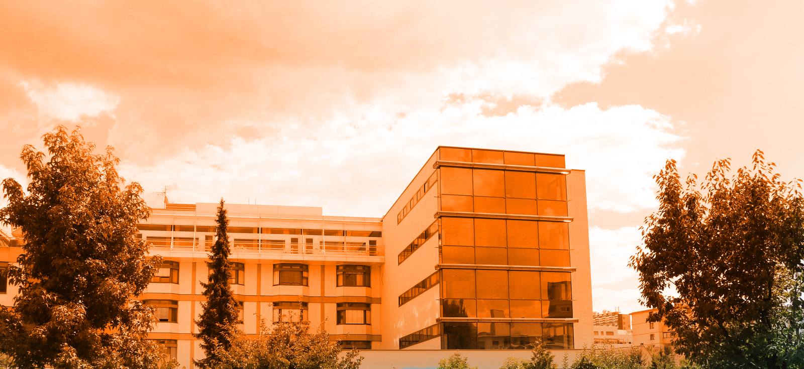 Krankenhaus in orange eingefärbt